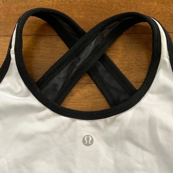 Lululemon wht/blk sports bra cross straps keyhole - Picture 2 of 5